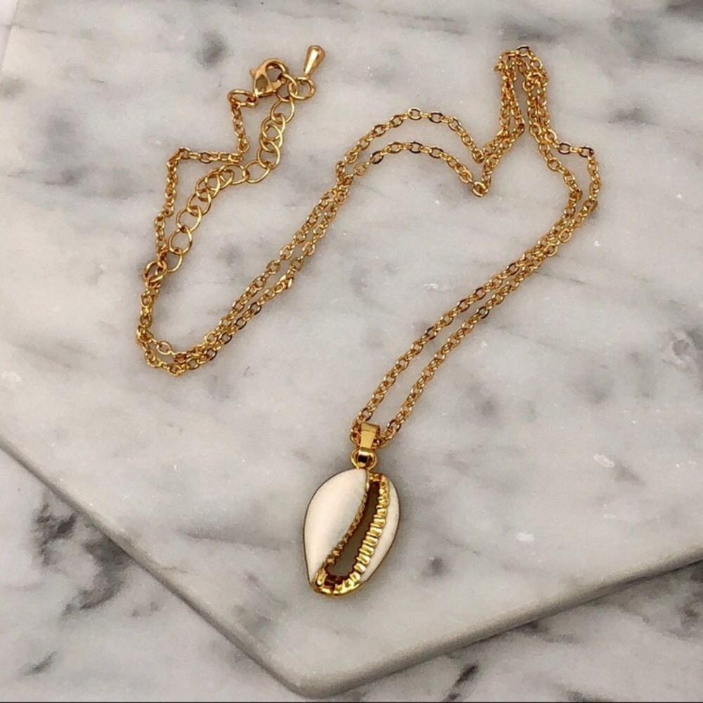 14K gold cowrie shell necklace - Picture 3 of 4